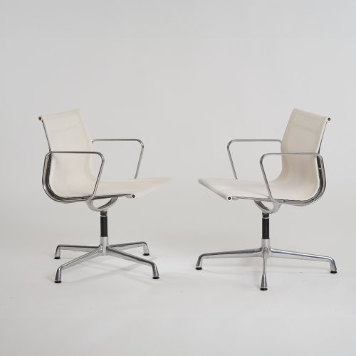 Zwei Stühle 'Aluminum chair', 1958