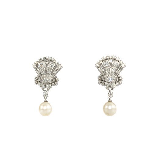 Pair of ear clips with pearls and diamonds