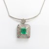 Pendant necklace with a fine emerald and diamond brilliants