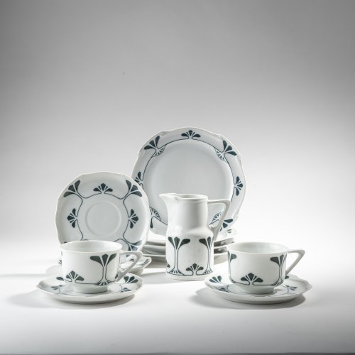 Two cups with saucers, creamer and four cake plates 'Geschweifte Form' - Agnes', 1903