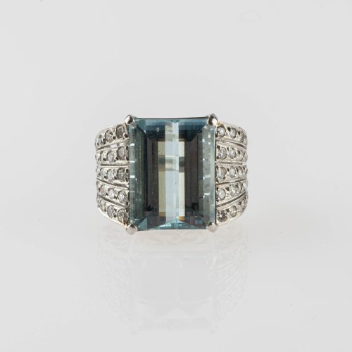 Art Deco cocktail ring with aquamarine and diamonds