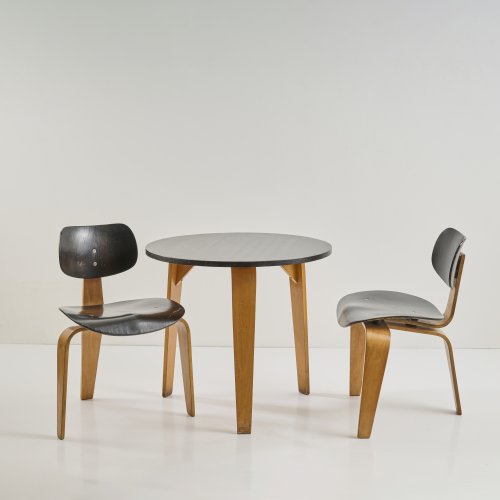 Two 'SE 42' chairs and '254' table, 1949/52